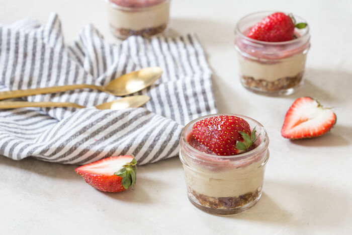 These Vegan Strawberry Cheesecake Minis are life right now. I love how simple ingredients can be made into a sweet treat in no time... right in the blender!