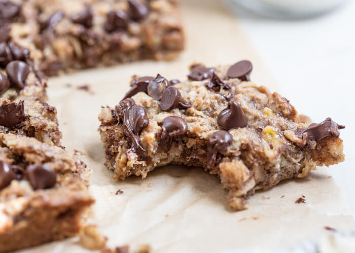 Soft Baked Almond Butter Banana Oat Bars, a whole food bar made in one bowl with simple ingredients. Soft baked and yummy for breakfast, snack or dessert. 