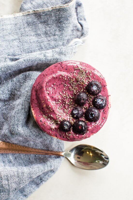 healthy blueberry smoothie bowl recipe with strawberries