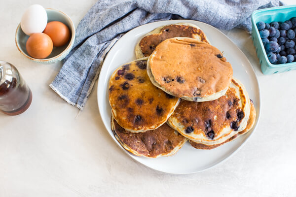 protein pancakes with blueberries 