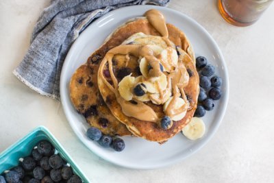 Greek yogurt pancakes recipe made with almond flour, banana and blueberries.