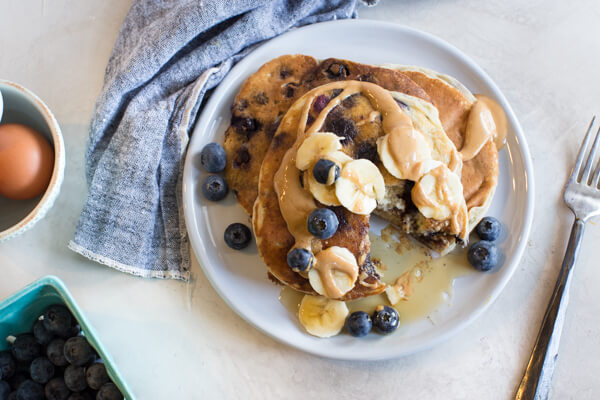 high protein breakfast with bananas, blueberries and maple syrup 