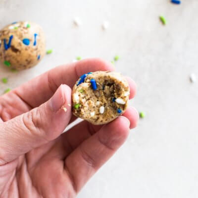 Cake Batter Protein Balls, a no bake protein ball recipe made with dates, cashew butter and protein powder. #proteinpowder #proteinballs #powerball #energybite #cakebatter #nobake #dates #cashews