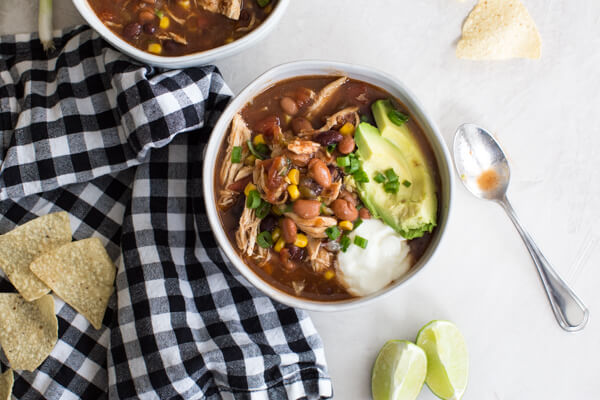 Easy Instant Pot chicken enchilada soup recipe great for meal prep and freezes well. Can be made in the slow cooker too! Healhty fall comfort food FTW!