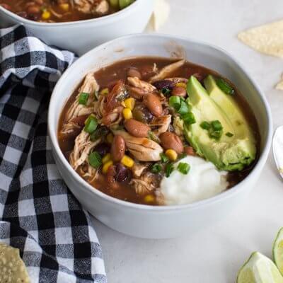 Easy Instant Pot chicken enchilada soup recipe great for meal prep and freezes well. Can be made in the slow cooker too! Healhty fall comfort food FTW!