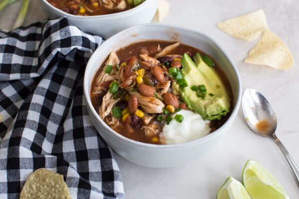 Easy Instant Pot chicken enchilada soup recipe great for meal prep and freezes well. Can be made in the slow cooker too! Healhty fall comfort food FTW!