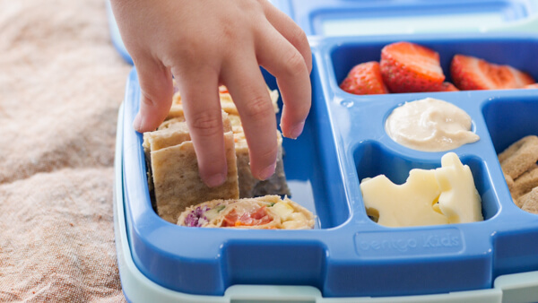 Easy pinwheel recipe for kids = Rainbow Veggie Pinwheels. A veggie loaded kid friendly lunch box recipe made with white bean hummus that encourages them to eat the rainbow. #pinwheels #veggie #rainbow #kidfriendly #lunchboxideas #healthykidrecipes